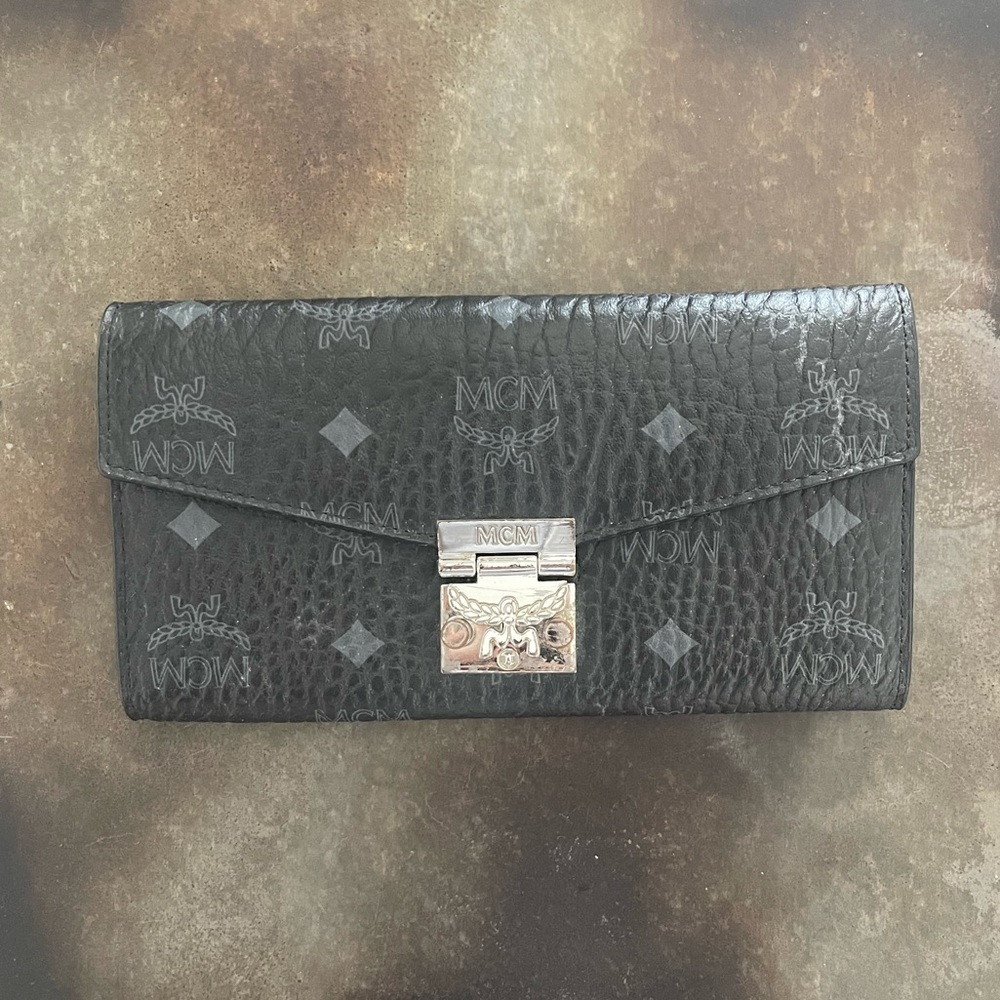 MCM Tracy Crossbody Wallet in Visetos BLACK